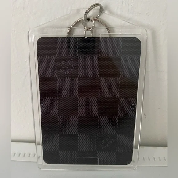 Louis Vuitton Damier King Red Hearts COA RARE Soho Casino Paris 2008 Card Charm - Picture 6 of 9